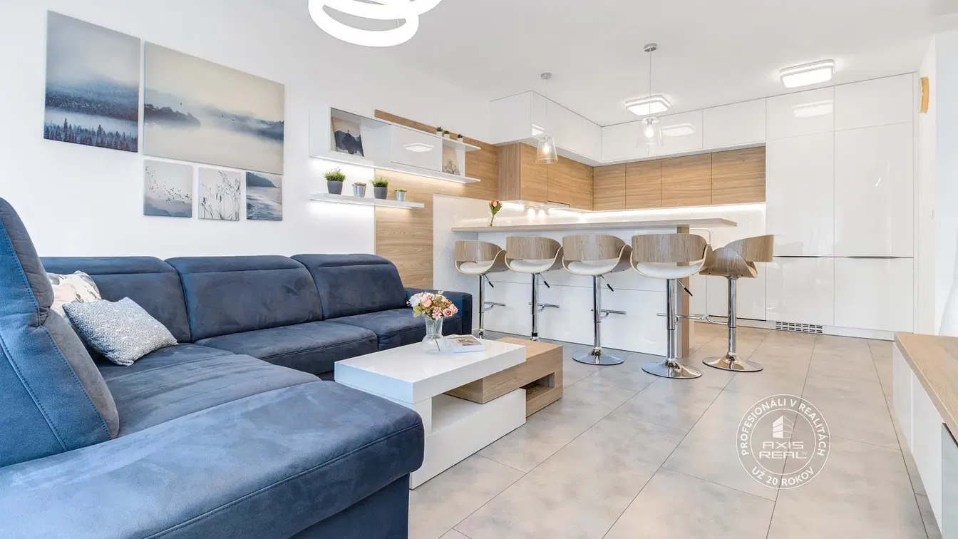 Obývačka; moderný štýl, dlažba, prirodzené svetlo, po rekonštrukcii