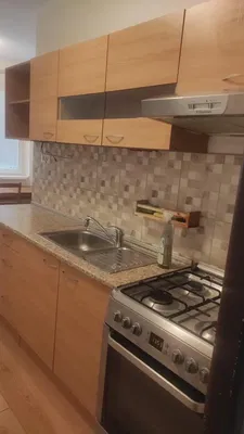 Mutfak; mutfak aletleri, fayans zemin, ahşap zemin, tadilatlı, doğal ışık