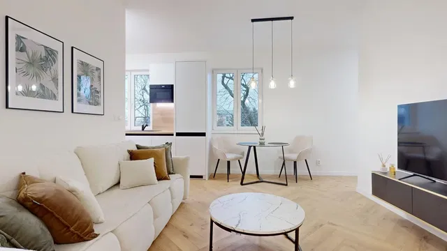 Salon; lumière naturelle, style moderne, parquet