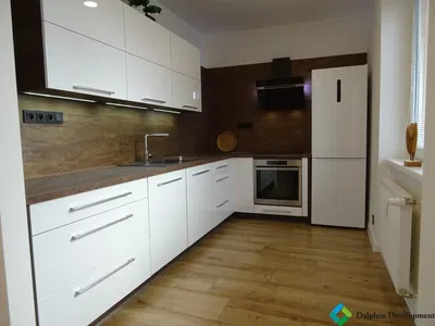 Cuisine; électroménager, rénové, lumière naturelle, style moderne