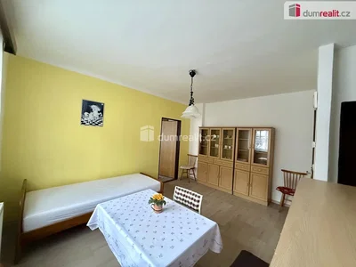 Spavaća soba; prirodna svjetlost, moderan stil