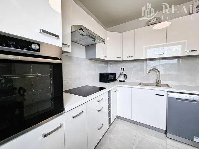 Kuchnia; sprzęt kuchenny, wyremontowany, światło dzienne