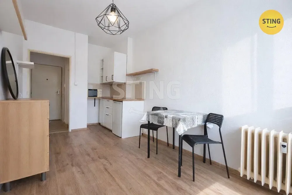 Cuisine; parquet, lumière naturelle