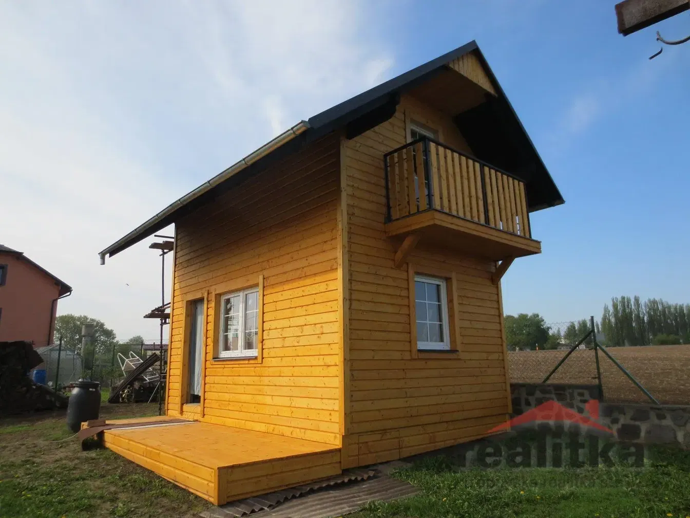 Dom a okolie; výhľad