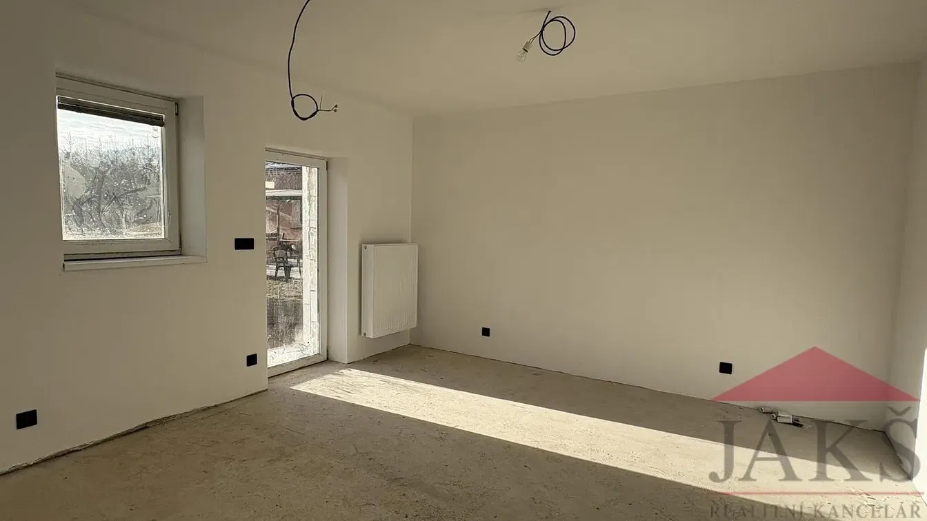 Ostatné; prirodzené svetlo, potrebná rekonštrukcia