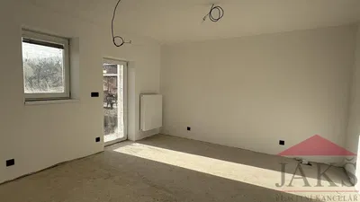 Ostatné; prirodzené svetlo, potrebná rekonštrukcia