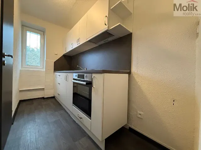 Кухня; кухненски уреди, естествена светлина