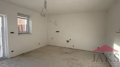 Sonstiges; renovierungsbedürftig, tageslicht