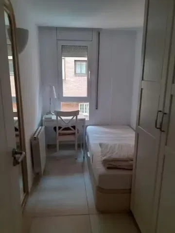 Schlafzimmer; tageslicht, fliesenboden