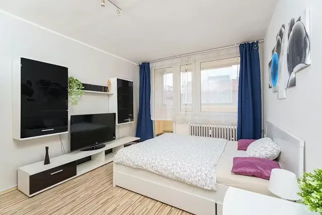 Quarto; luz natural, estilo moderno