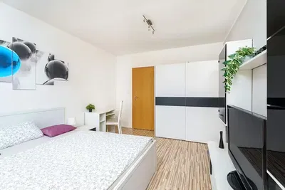 Spálňa; prirodzené svetlo, moderný štýl