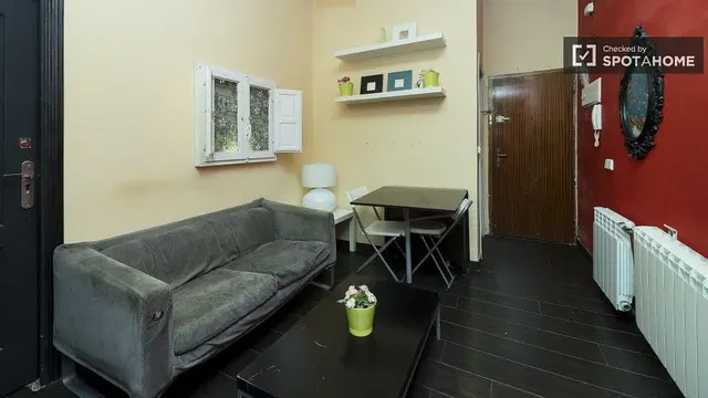 Wohnzimmer; moderner stil, holzboden, tageslicht