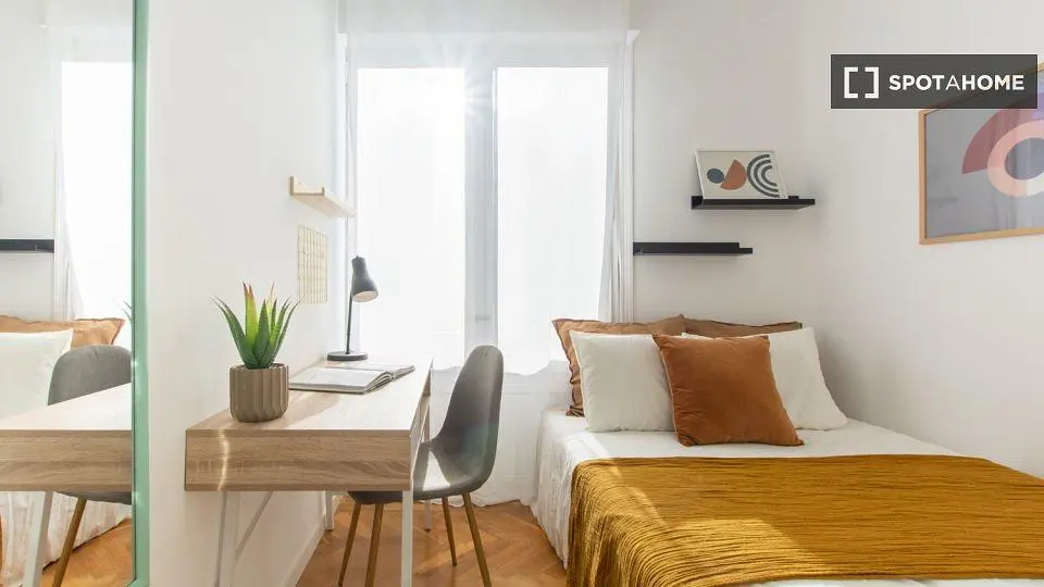 Camera da letto; luce naturale, stile moderno