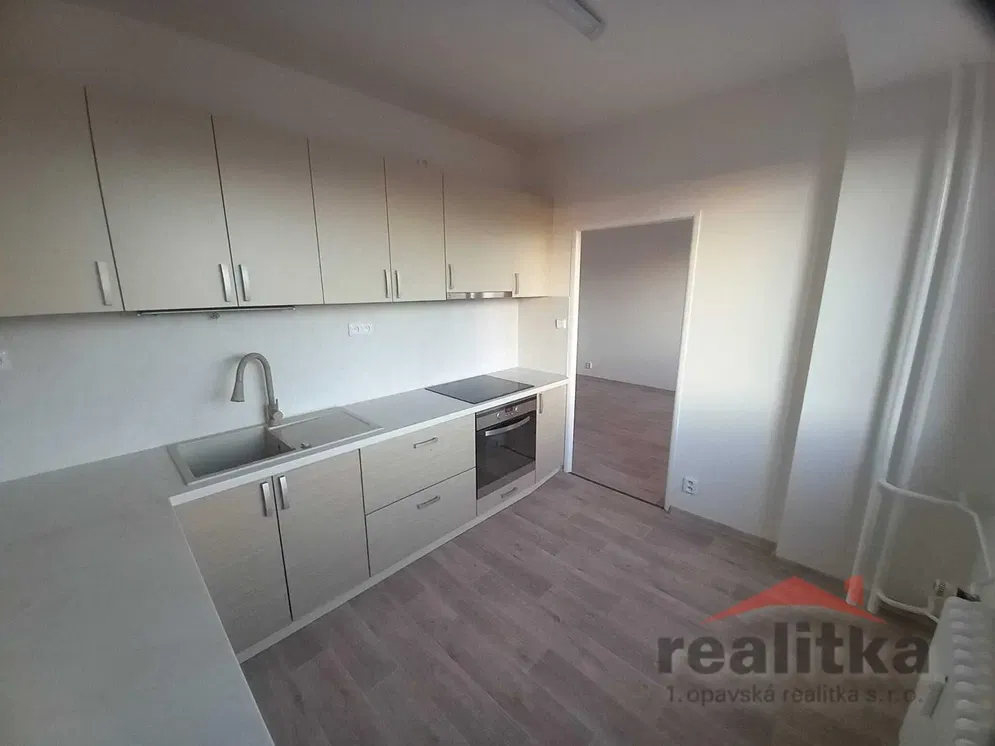 Кухня; кухненски уреди, ремонтиран, плочки