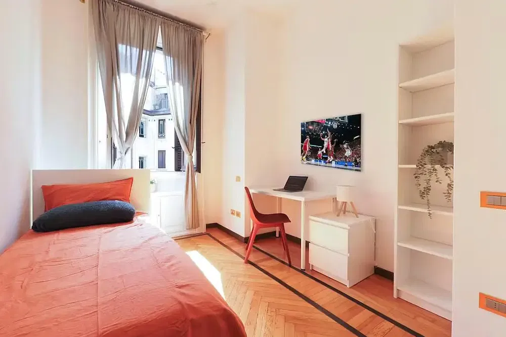 Chambre; lumière naturelle, parquet