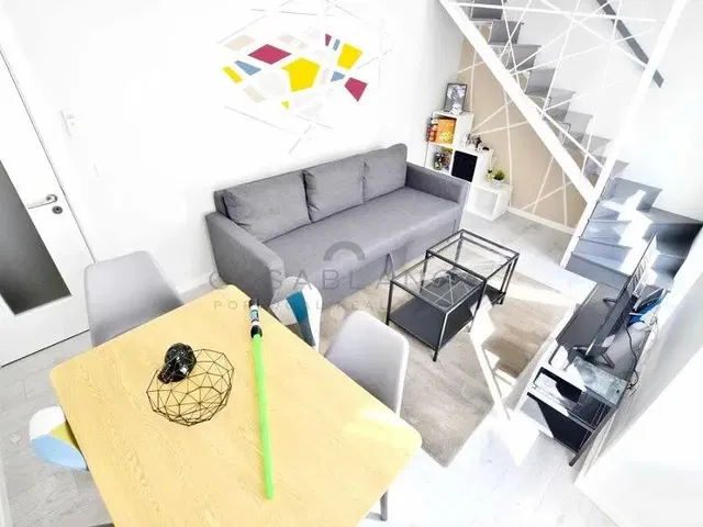 Salón; luz natural, estilo moderno