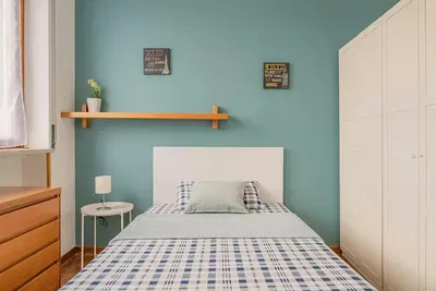 Yatak odası; doğal ışık, modern stil