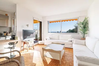 Woonkamer; uitzicht, houten vloer, natuurlijk licht