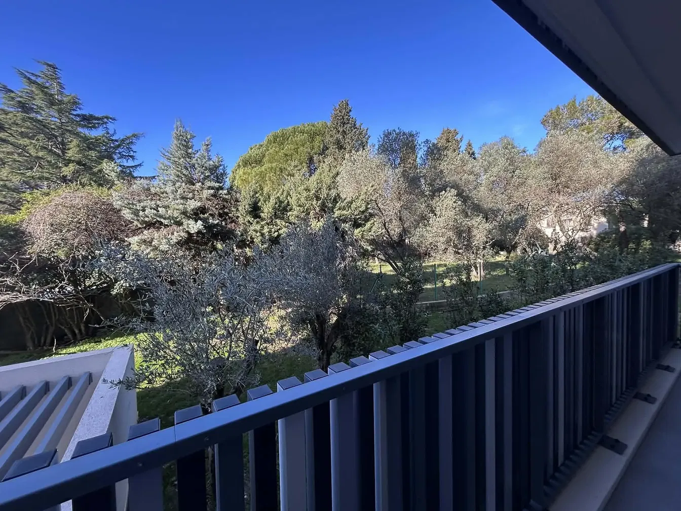 Балкон; поглед