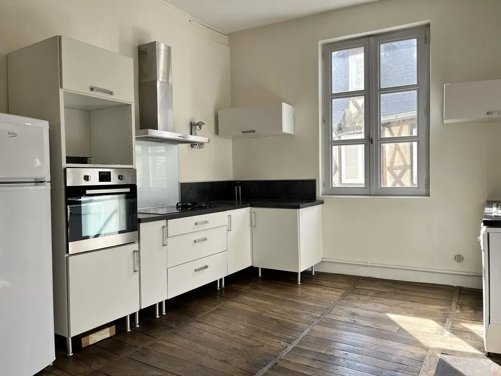 Cuisine; électroménager, lumière naturelle, style moderne, parquet