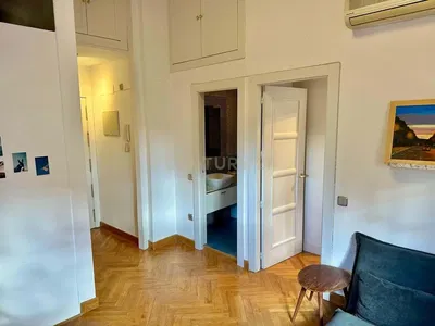 Wohnzimmer; holzboden, tageslicht