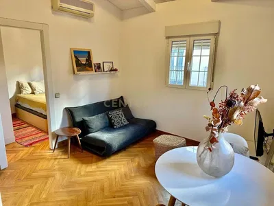 Wohnzimmer; holzboden, tageslicht, moderner stil