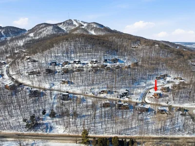 Kuća i okolina; pogled