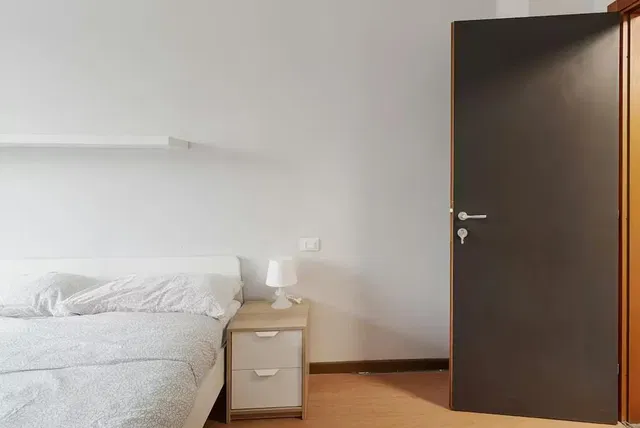 Schlafzimmer; tageslicht, holzboden