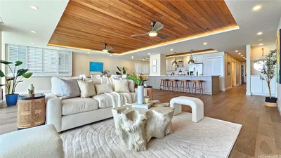 Salon; lumière naturelle, style moderne, poutres en bois