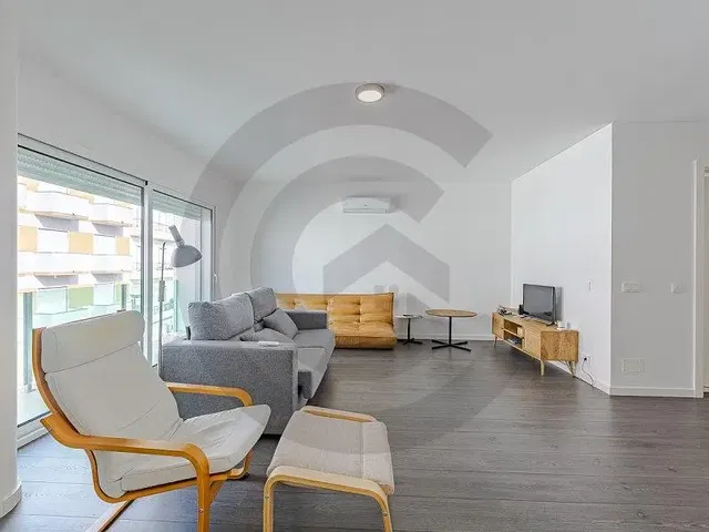 Soggiorno; vista, luce naturale, stile moderno, pavimento in legno