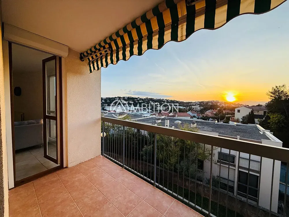 Balkon; widok, podłoga z płytek