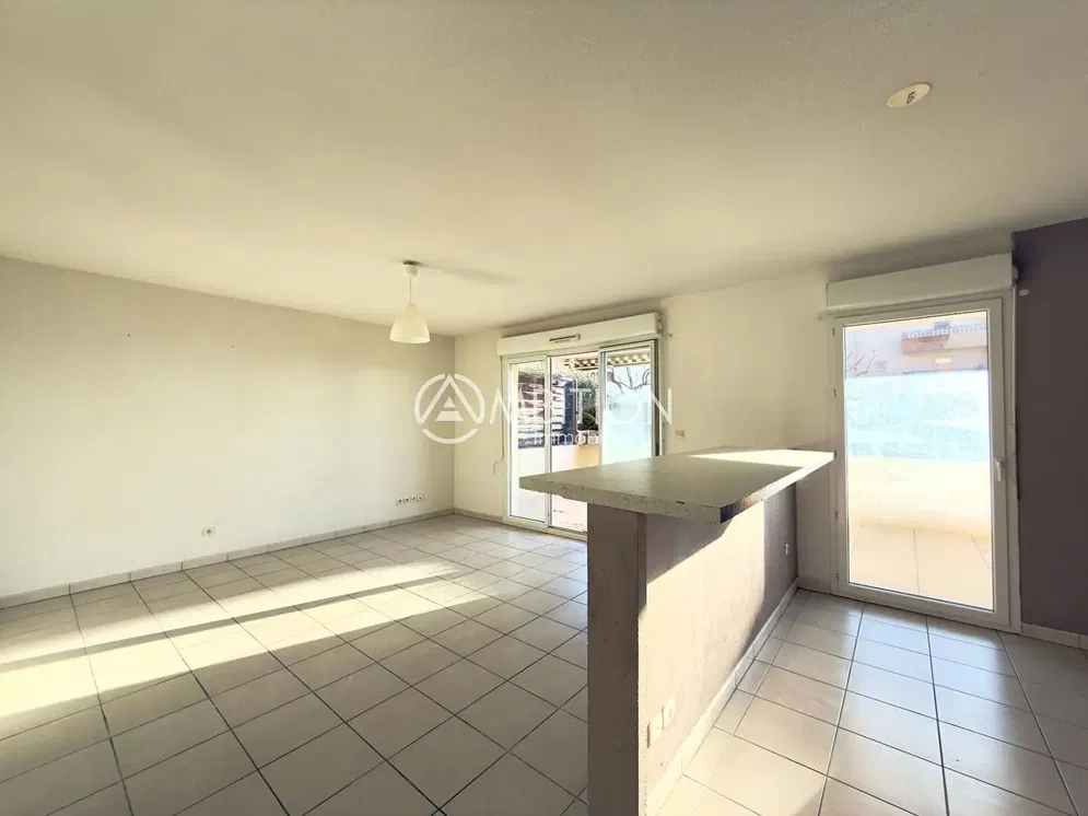 Cuisine; carrelage, lumière naturelle