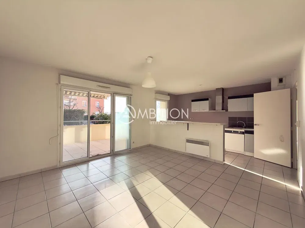 Cuisine; carrelage, électroménager, vue