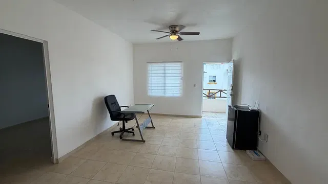 Inne; podłoga z płytek, światło dzienne