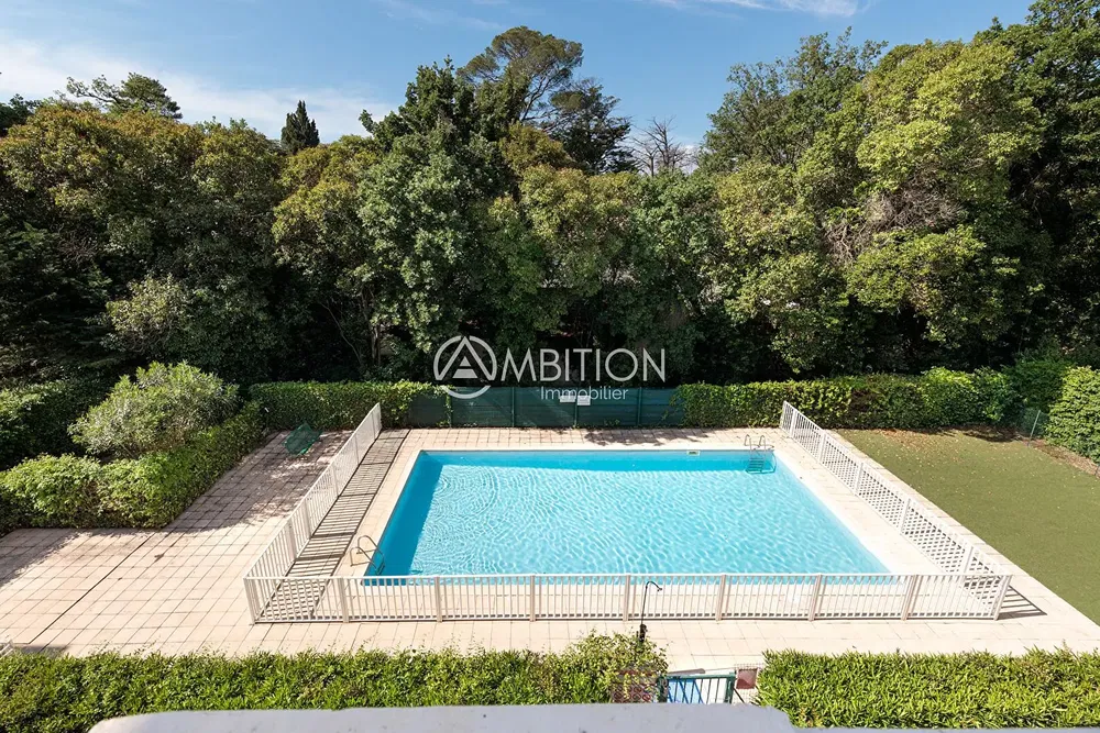 Maison et environs; vue