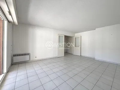 Autre; carrelage, nécessite rénovation