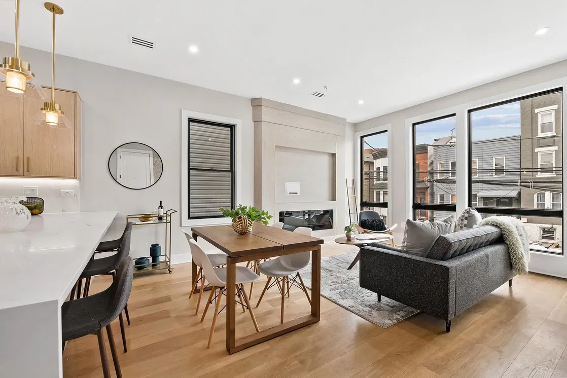 Salon; lumière naturelle, style moderne, parquet