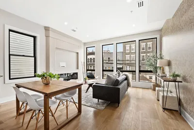 Salon; lumière naturelle, parquet, style moderne