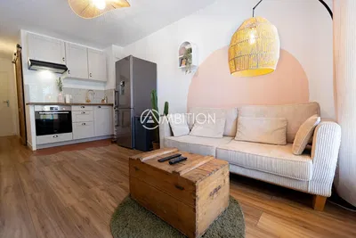 Salon; électroménager, style moderne, lumière naturelle