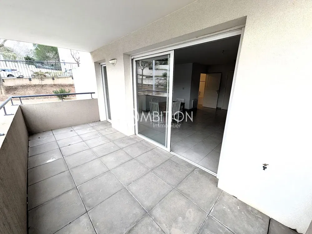 Balcon; carrelage, vue