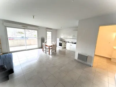 Salon; carrelage, vue, lumière naturelle