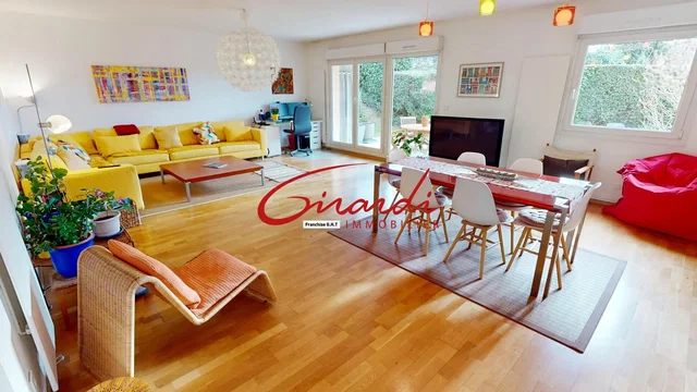 Soggiorno; luce naturale, stile moderno