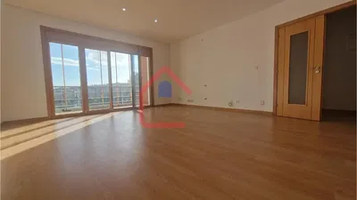 Wohnzimmer; blick, holzboden, tageslicht