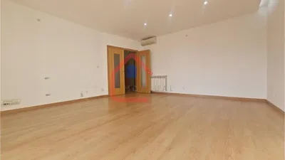 Wohnzimmer; holzboden, tageslicht