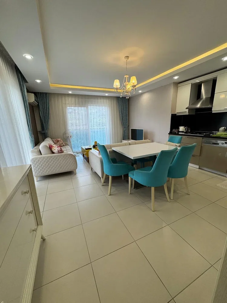 Дневна соба; плочице, кухињски апарати, природно светло