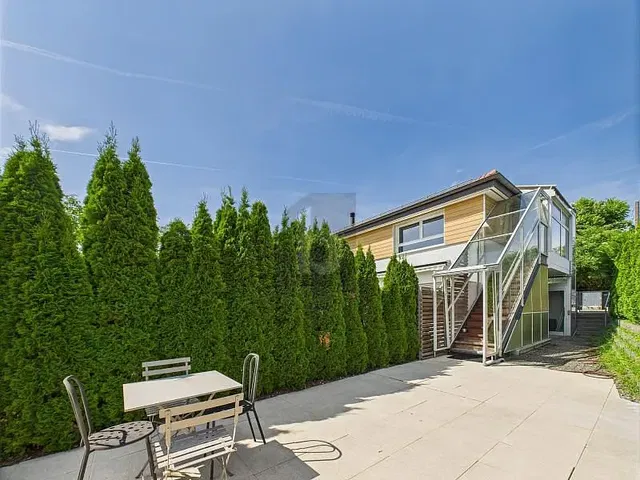 Haus und umgebung; blick