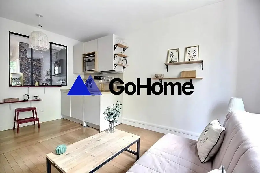 Obývací pokoj; výhled, dřevěná podlaha, přirozené světlo, moderní styl