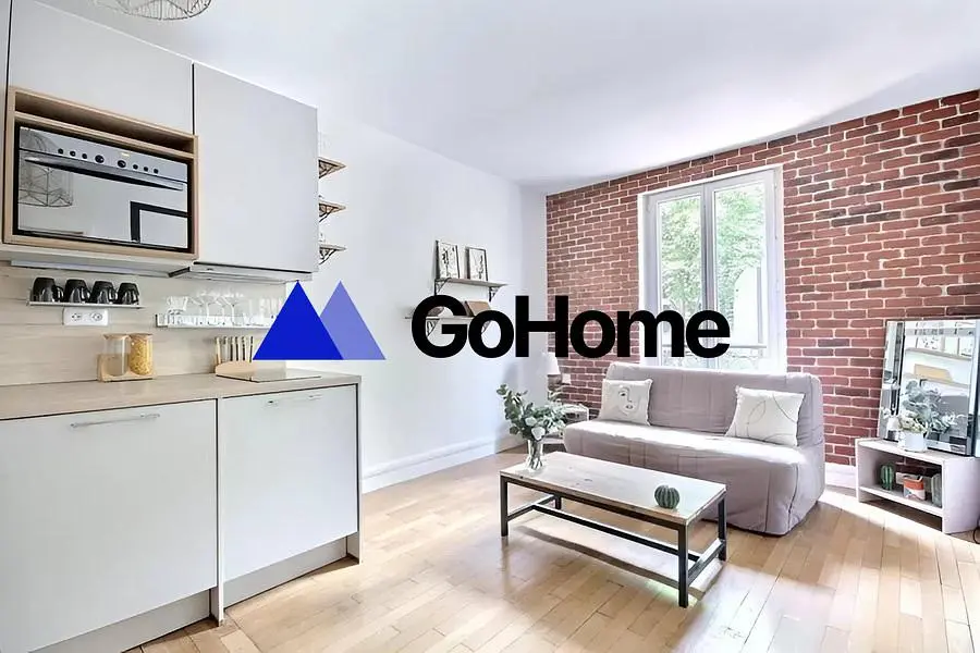 Obývací pokoj; kuchyňské spotřebiče, dřevěná podlaha, přirozené světlo, moderní styl