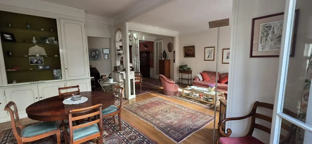 Wohnzimmer; holzboden, rustikaler stil, tageslicht