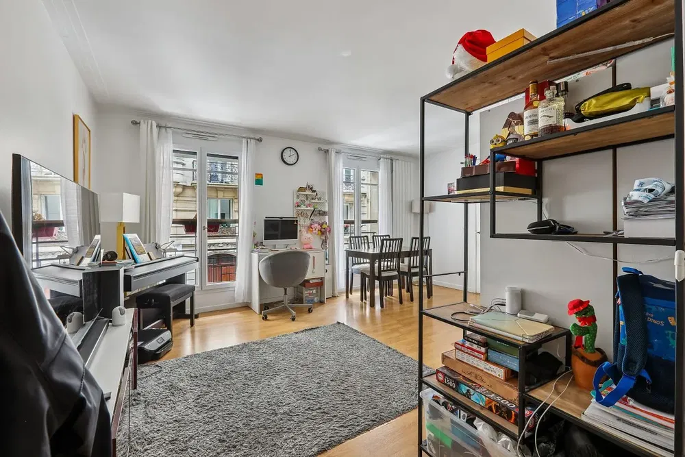 Wohnzimmer; holzboden, tageslicht